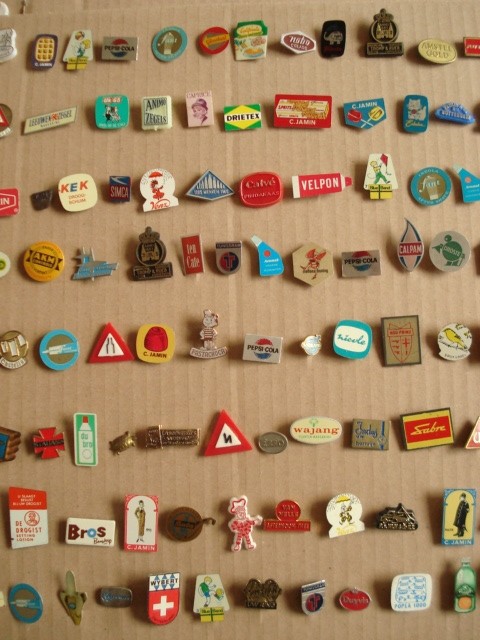 Heel veel goeds klein via Verzameling van 350 speldjes / pins - 2e helft 20e eeuw – Nederland -  OVERIG - CURIOSITIES